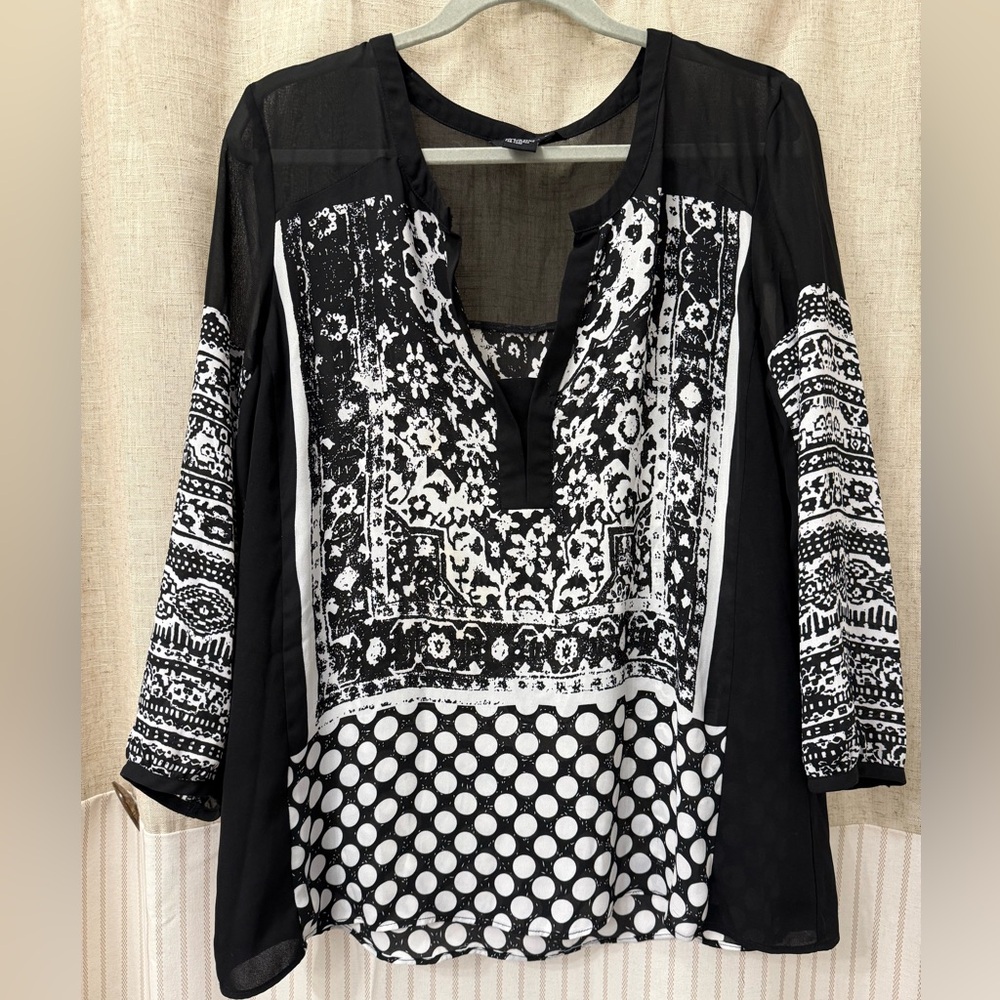 Chic Black and White Patterned Women's Tunic